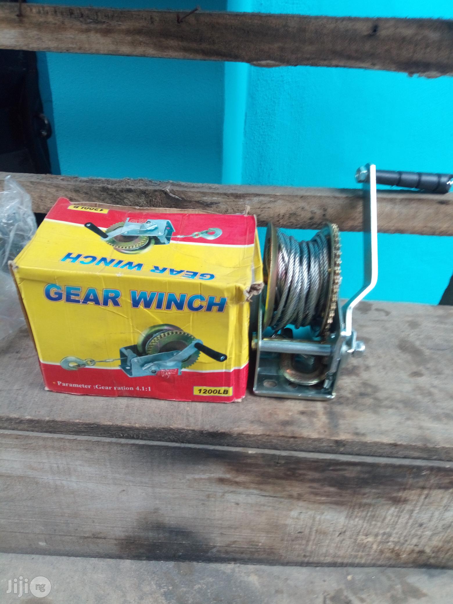 Gear Winch 2000 Lb