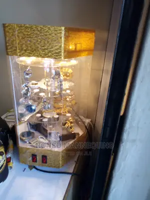 Attractive Show Glass Display For Displaying Jewelries