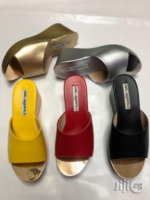 Classic Designer Slippers .