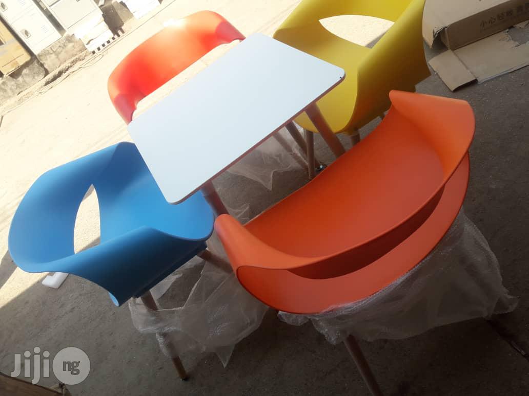 Discussion Chairs and Table