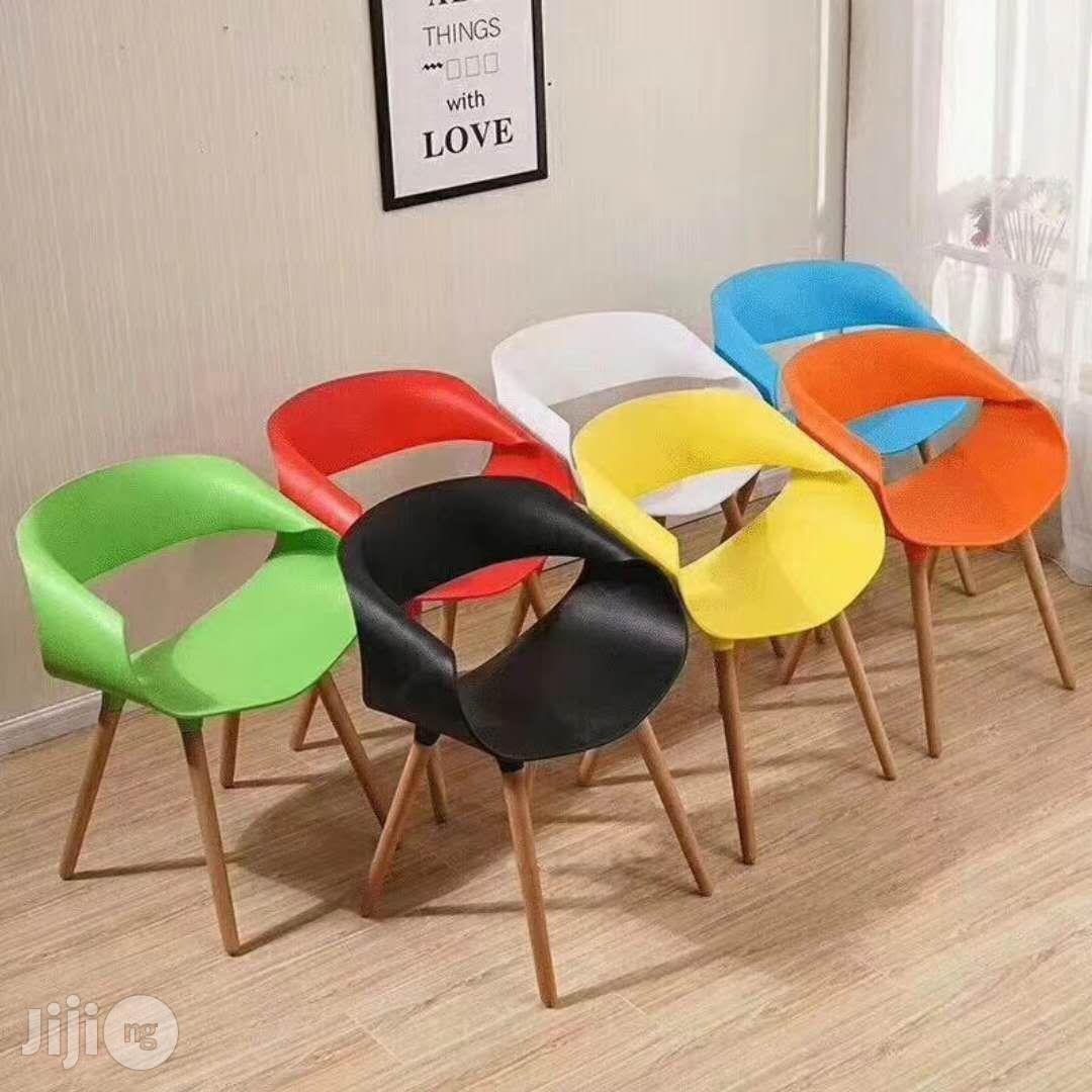 Discussion Chairs and Table