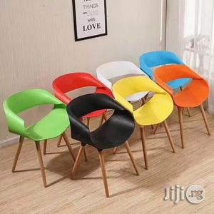 Discussion Chairs and Table