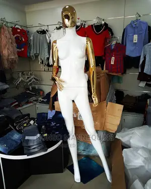 Gold And White Full Body Female Mannquin With Nice Pose