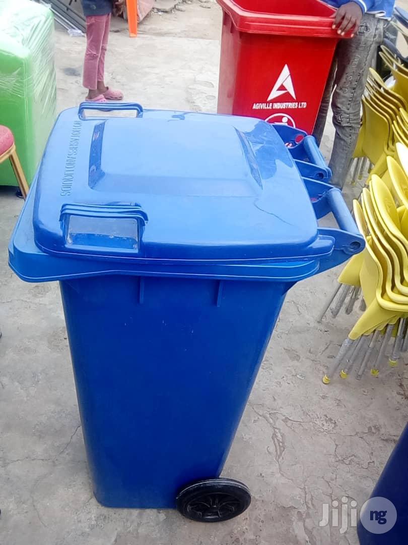 Dustbin Plastic : Outdoor Dustbin