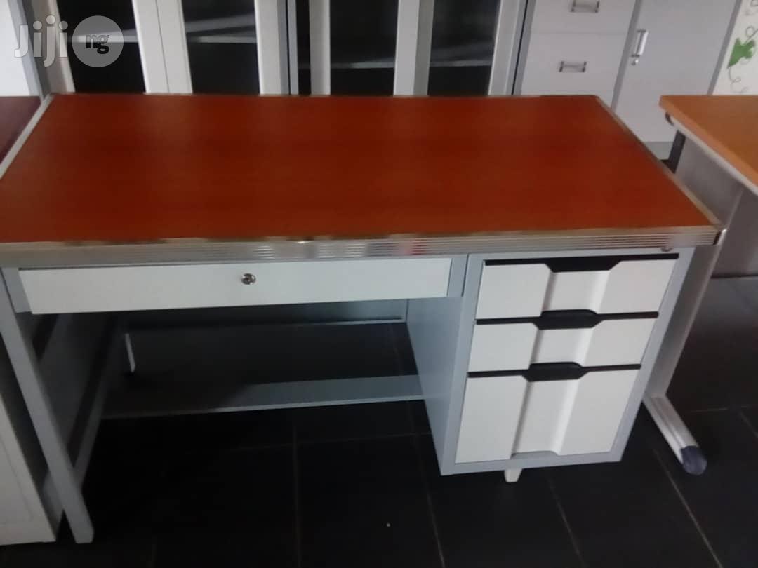 Table :Metal Office Table