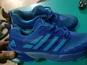 Adidas Jugging Size 44 Canvas