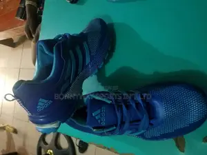 Adidas Jugging Size 44 Canvas