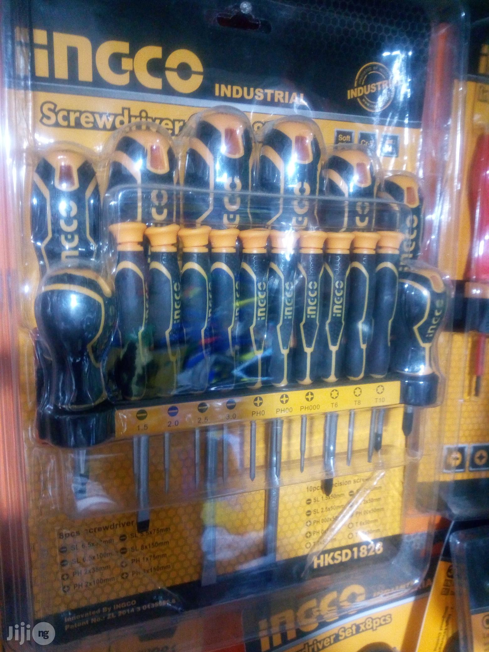 Set Of Flat And Star Screw Driver