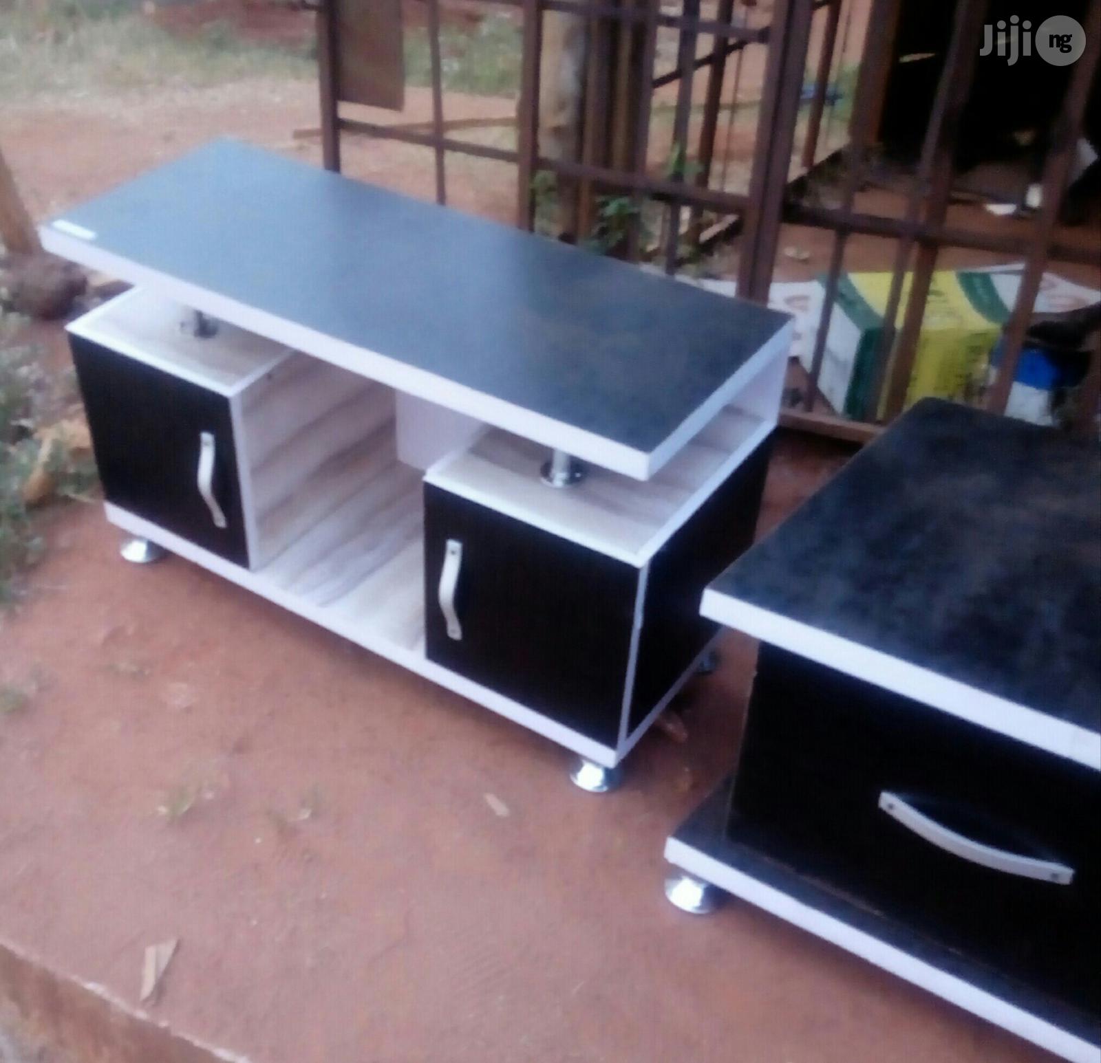 4 Ft Tv Stand
