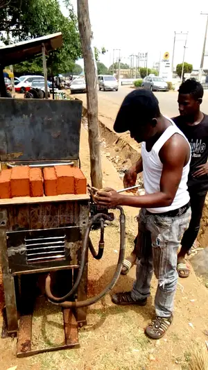 Hydro-Eletric Bricks and Blocks Moulding Machines