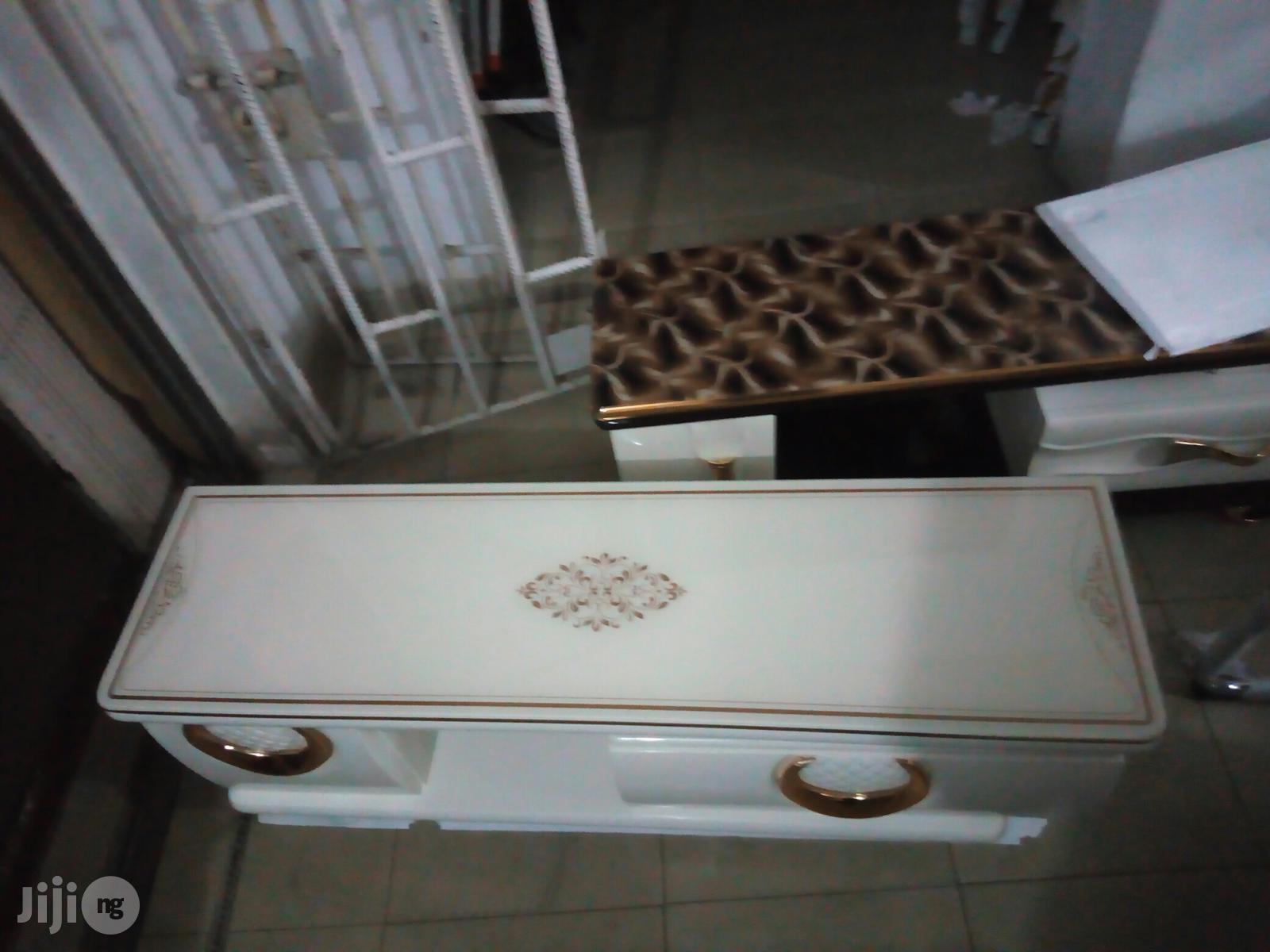 Royal Tv Stand/Tv Console