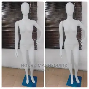 P24 Faceless Glossy White Female Display Mannequin