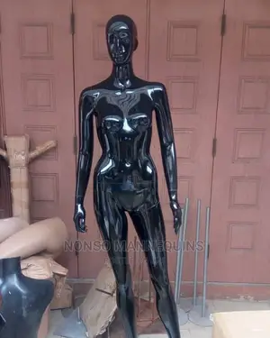 R6 Glossy Black Female Display Mannequin