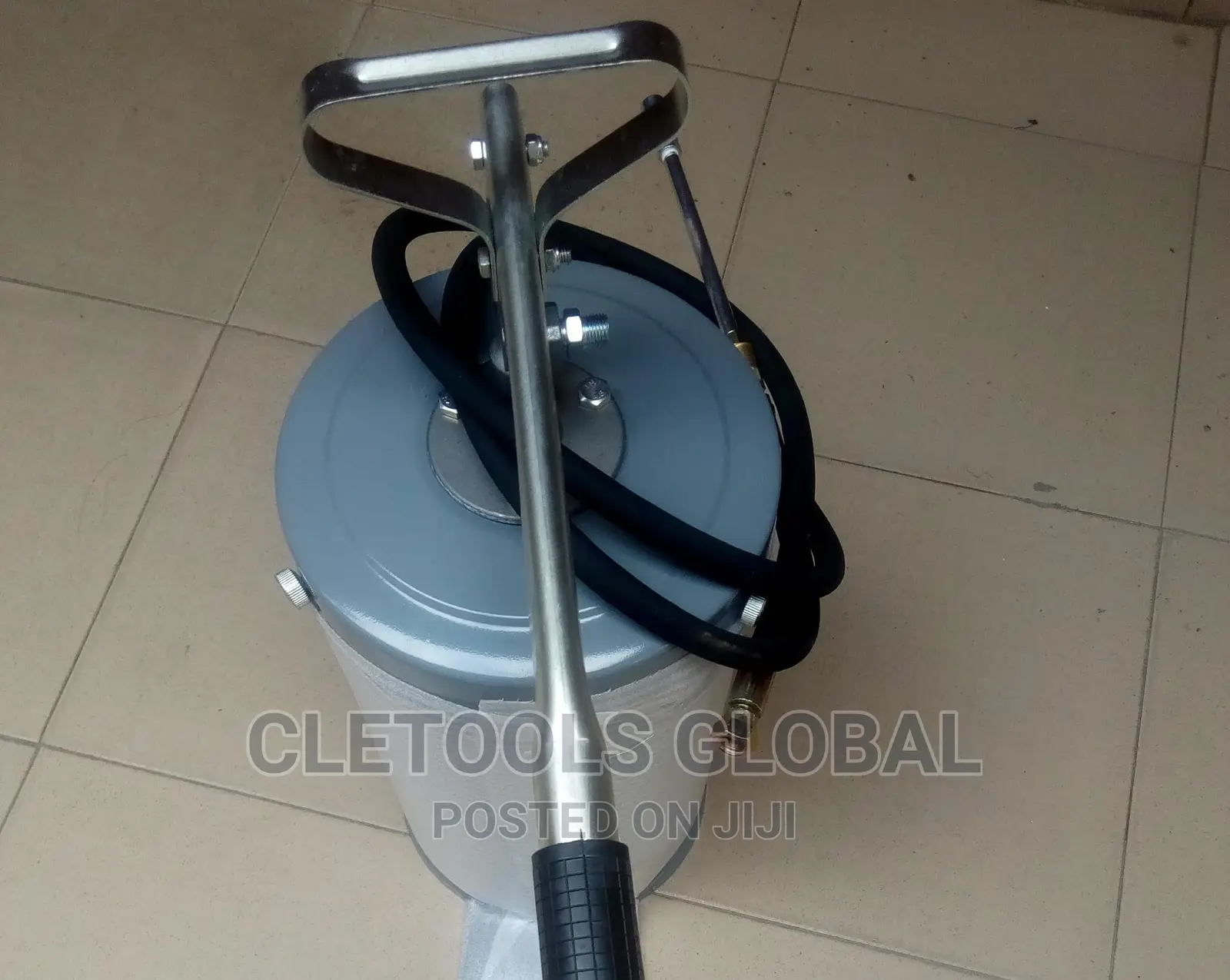 Hand Grease Bucket With Tyre 16liters