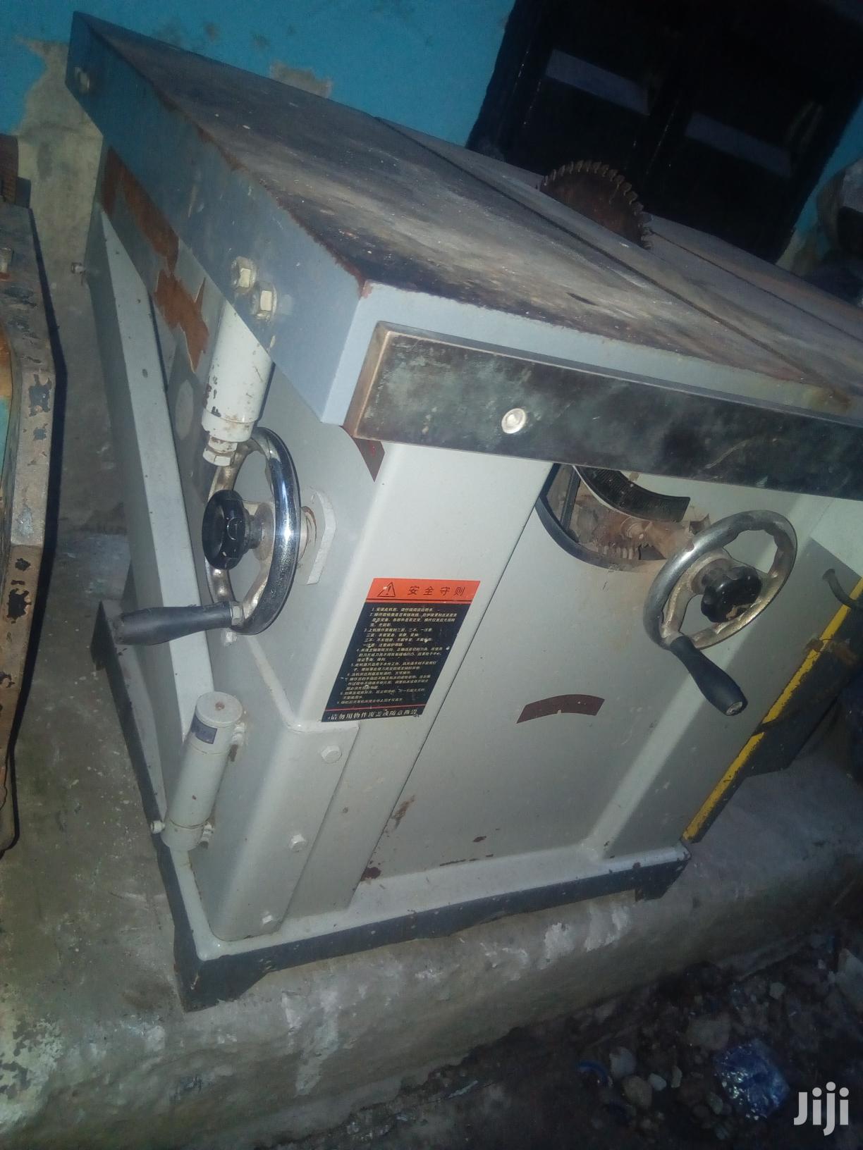 Table Saw Machine