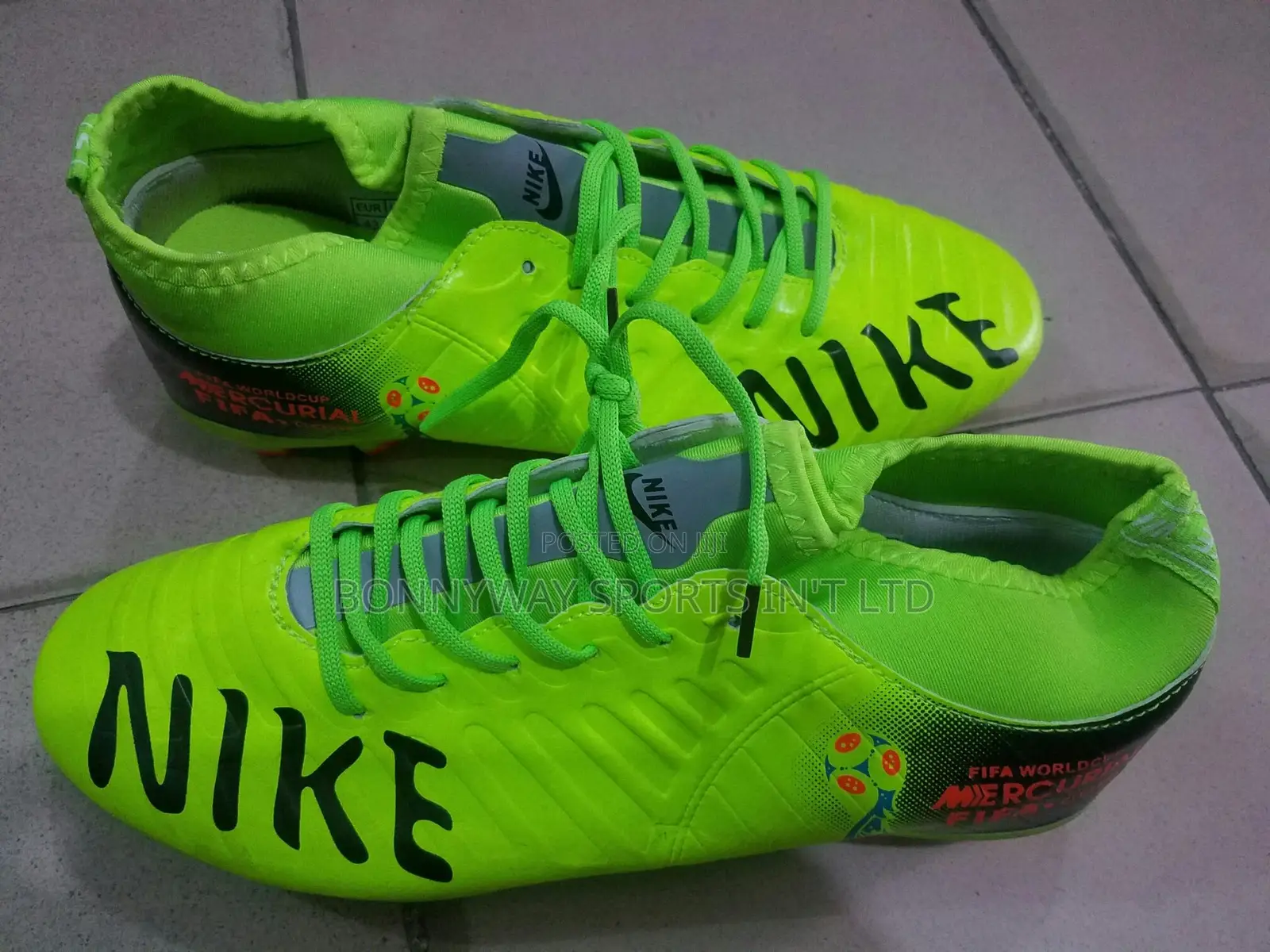 Nike Size 43 Soccer Boot