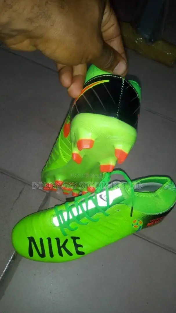 Nike Size 43 Soccer Boot