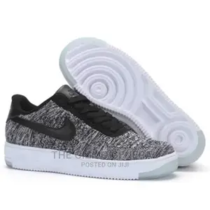 Nike Air Force 1 Flyknit Low Shoe