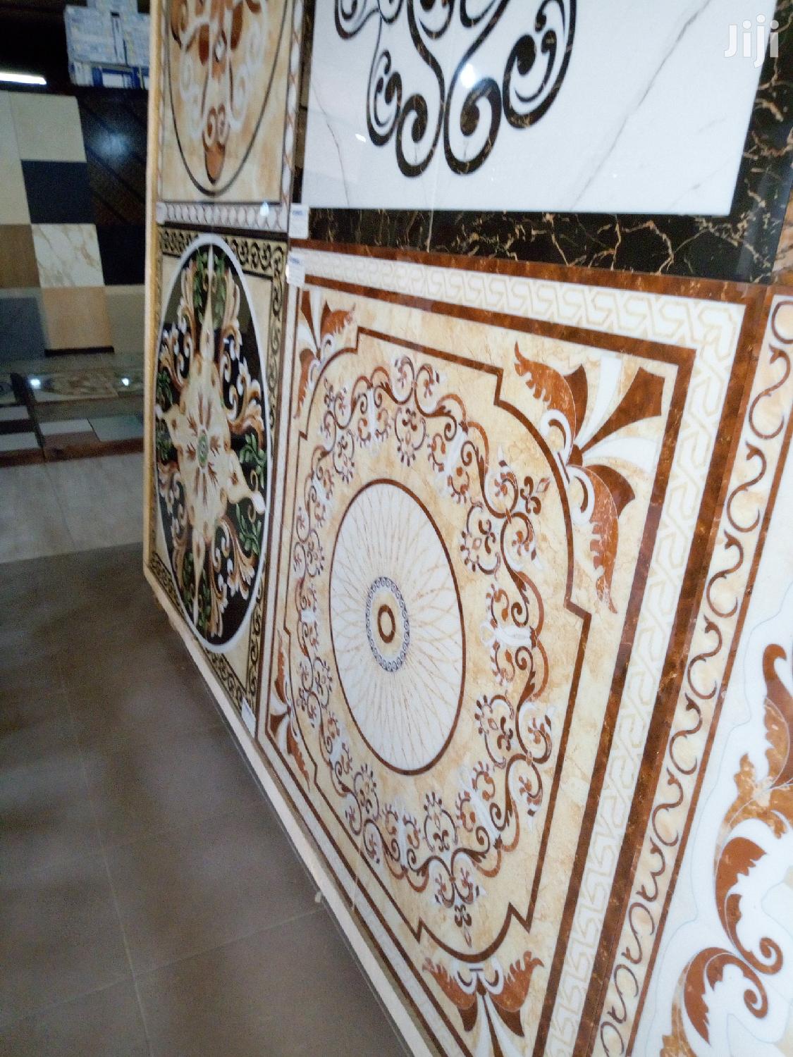 Center Tiles Deco