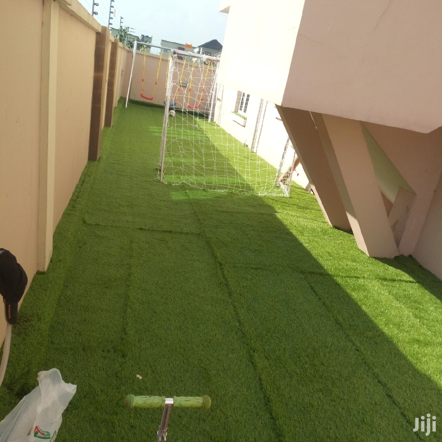New Quality Artificial Green Grass Carpet Installation.