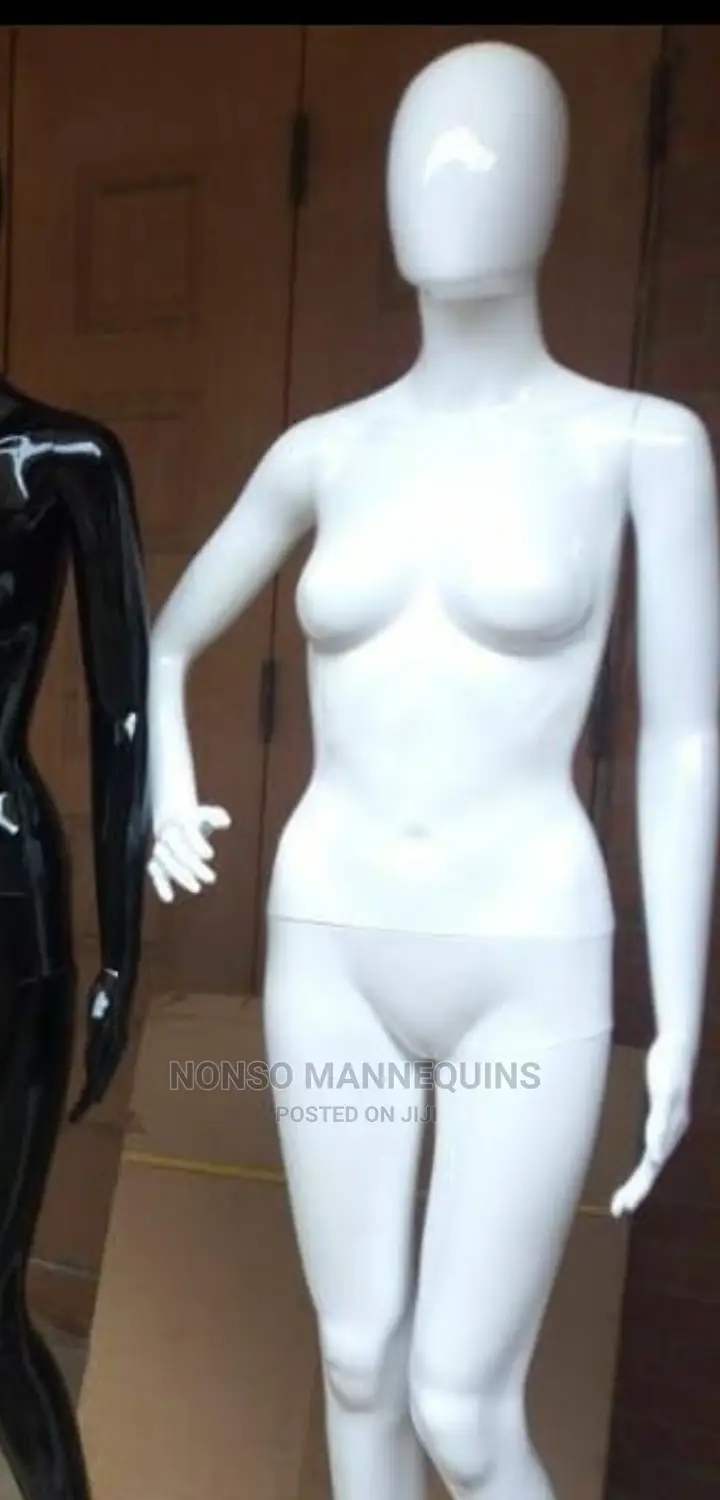 Black Big Size Female Display Mannequin With Nice Pose