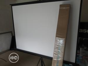 Tripod Projector Screen.