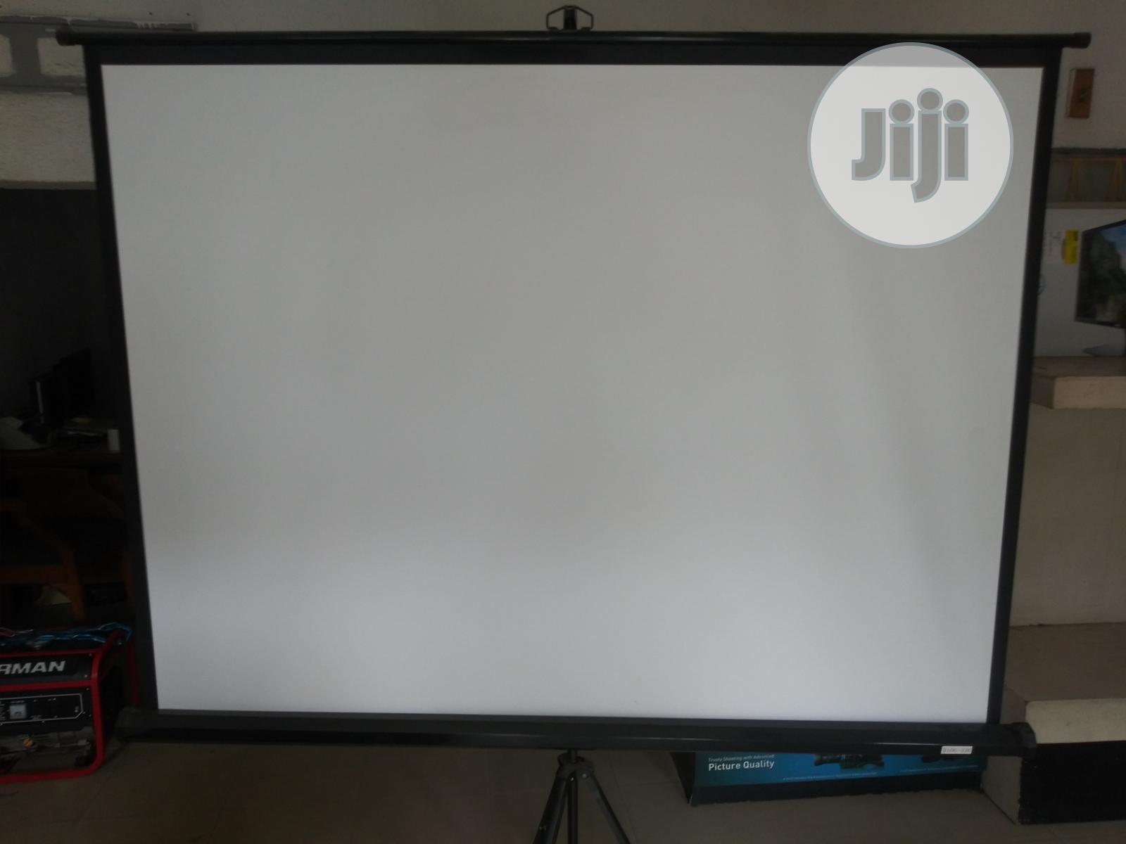 Tripod Projector Screen.