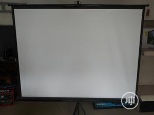 Tripod Projector Screen.