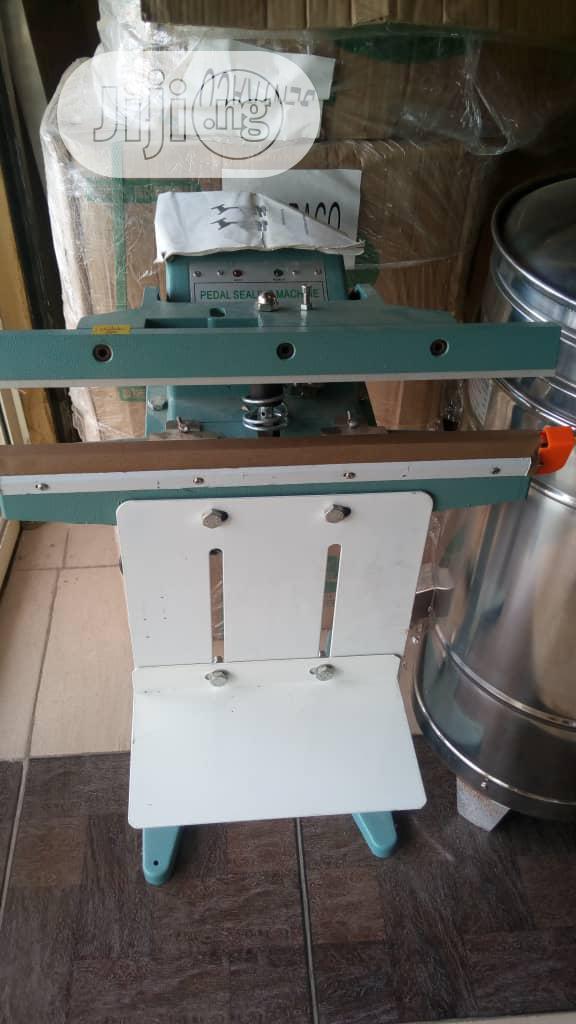 Pedal Sealing Machine