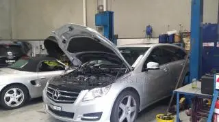Mercedes Benz Auto Workshop