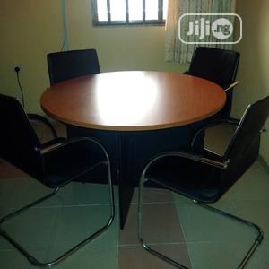 Round Tables With Chairs