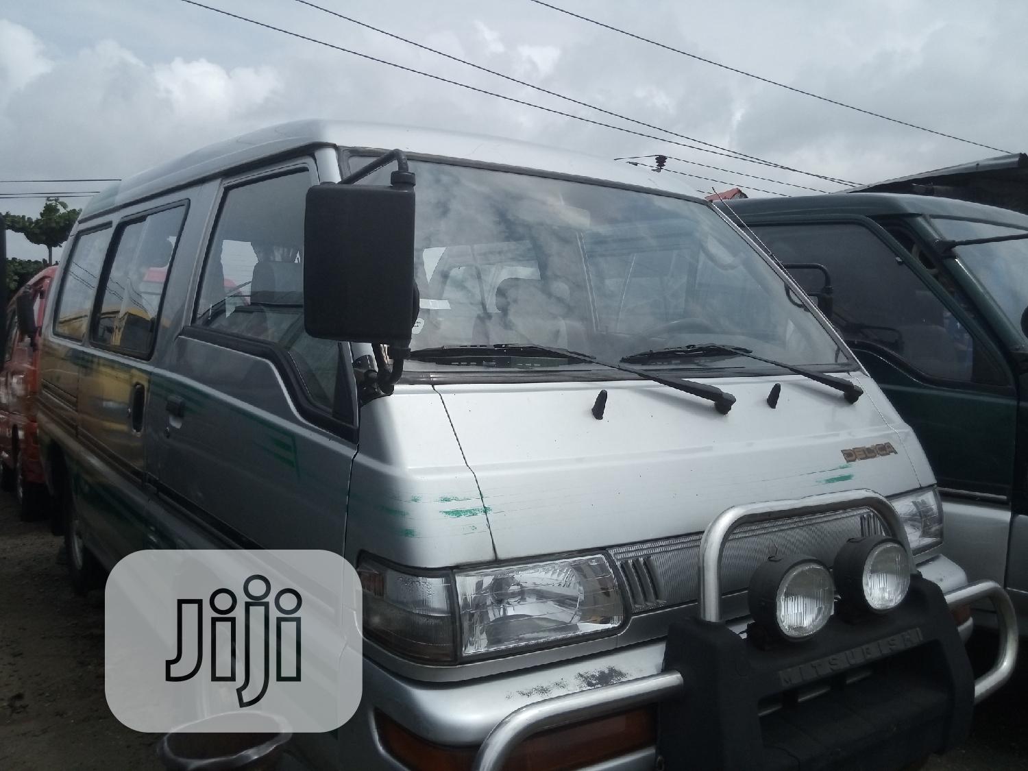 Mitsubishi L300 2002 White