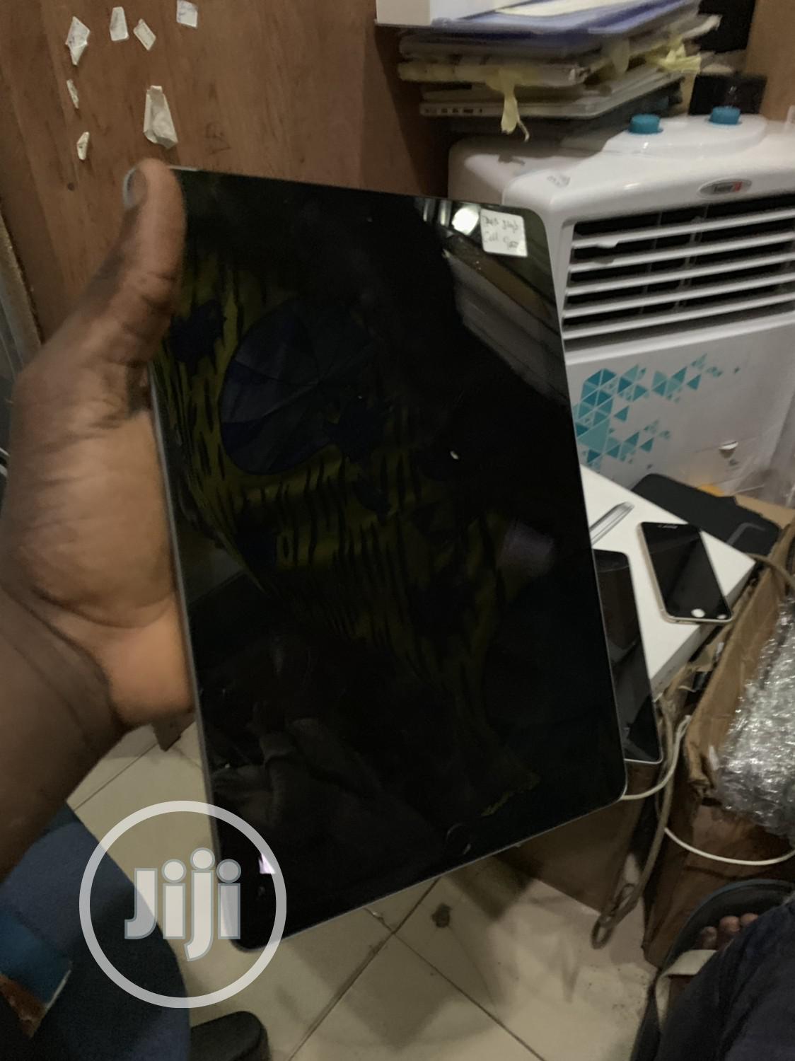 Apple iPad Pro 9.7 (2016) 32 GB Gray