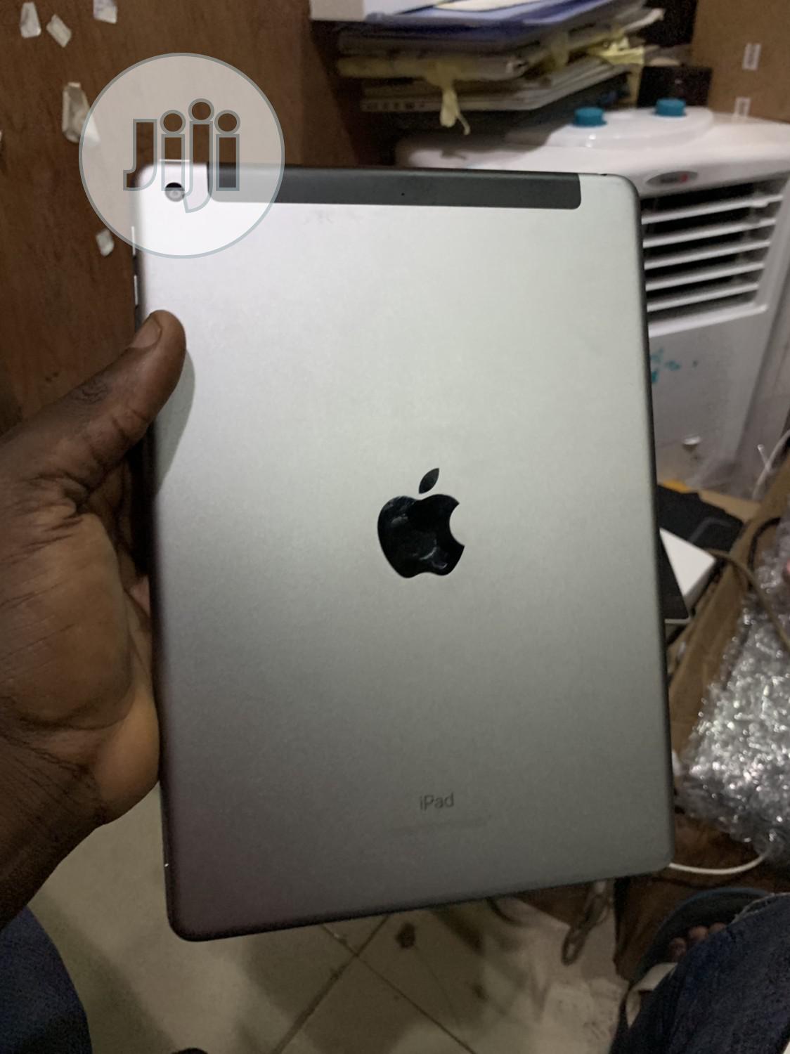 Apple iPad Pro 9.7 (2016) 32 GB Gray