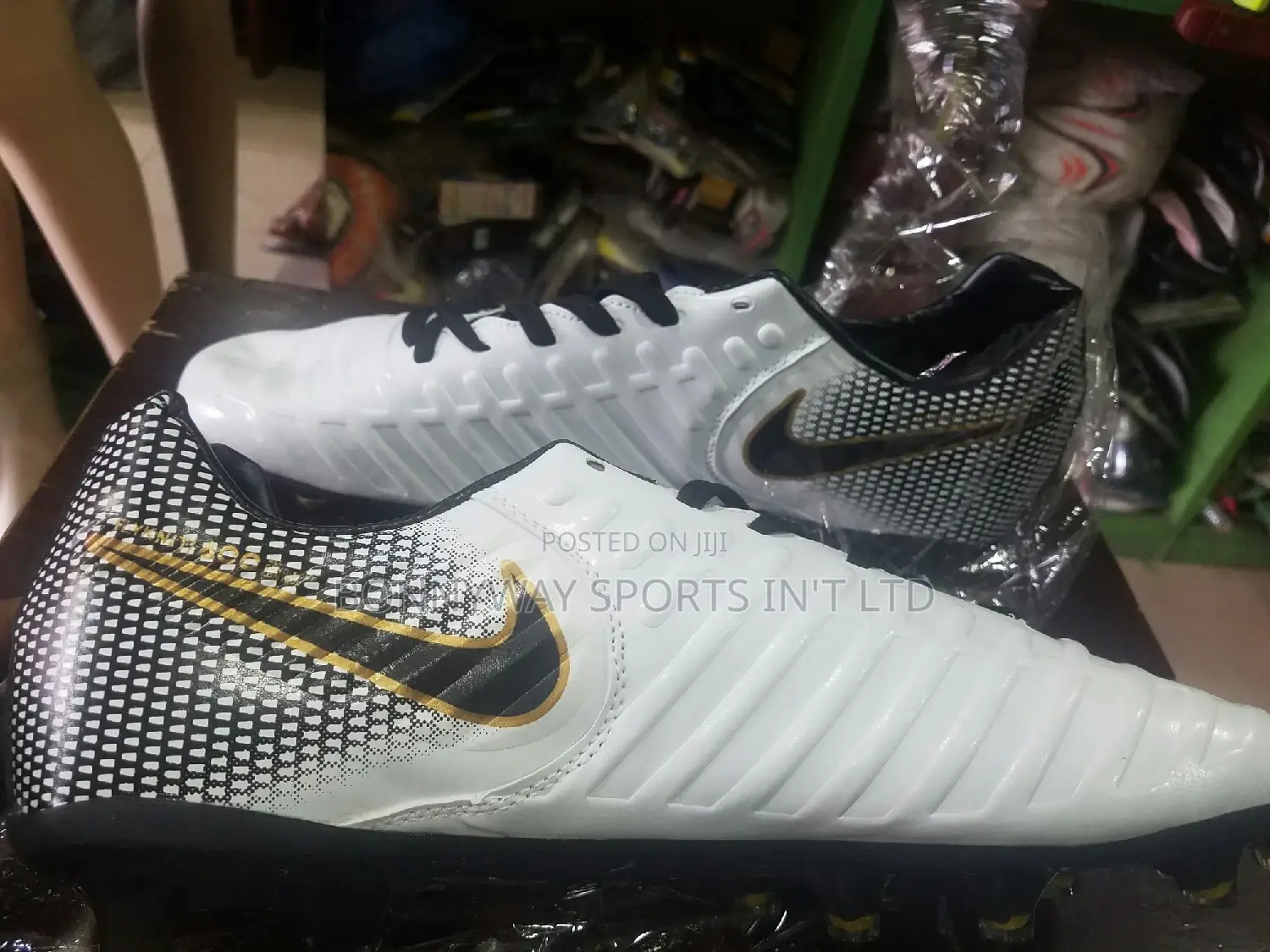 Nike Tiempo Size 45 Boot
