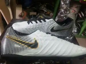 Nike Tiempo Size 45 Boot