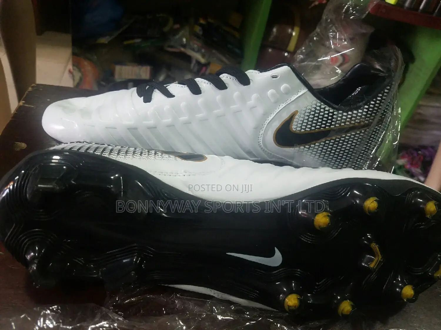 Nike Tiempo Size 45 Boot