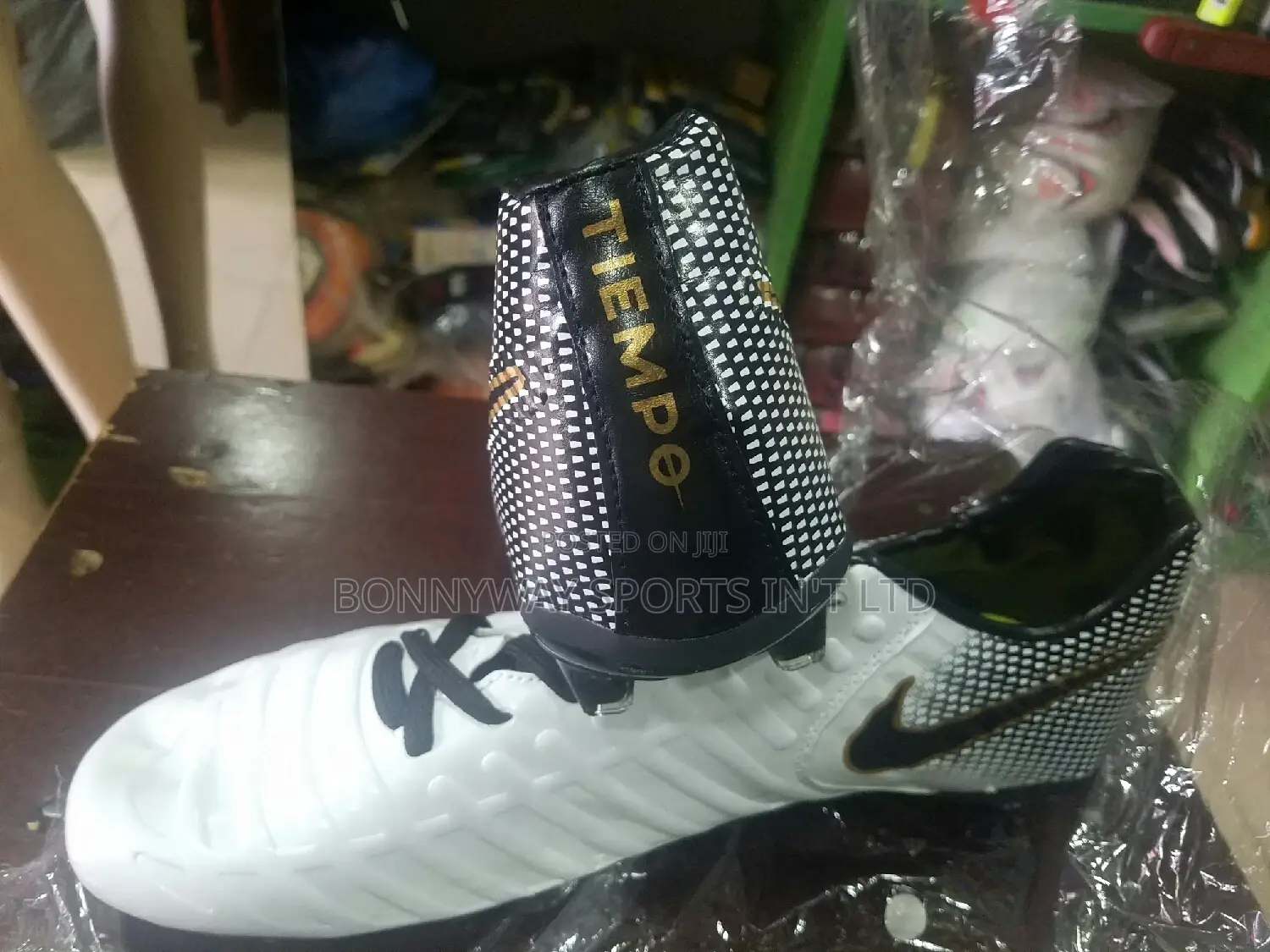 Nike Tiempo Size 45 Boot
