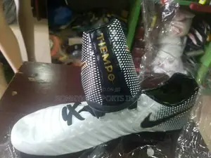 Nike Tiempo Size 45 Boot