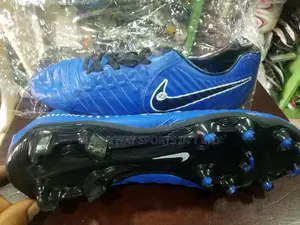 Nike Size 43 Soccer Boot
