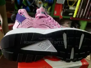 Ladies Size 40 Juggling Canvas