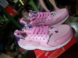 Ladies Size 40 Juggling Canvas