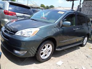 Toyota Sienna 2005 Gray
