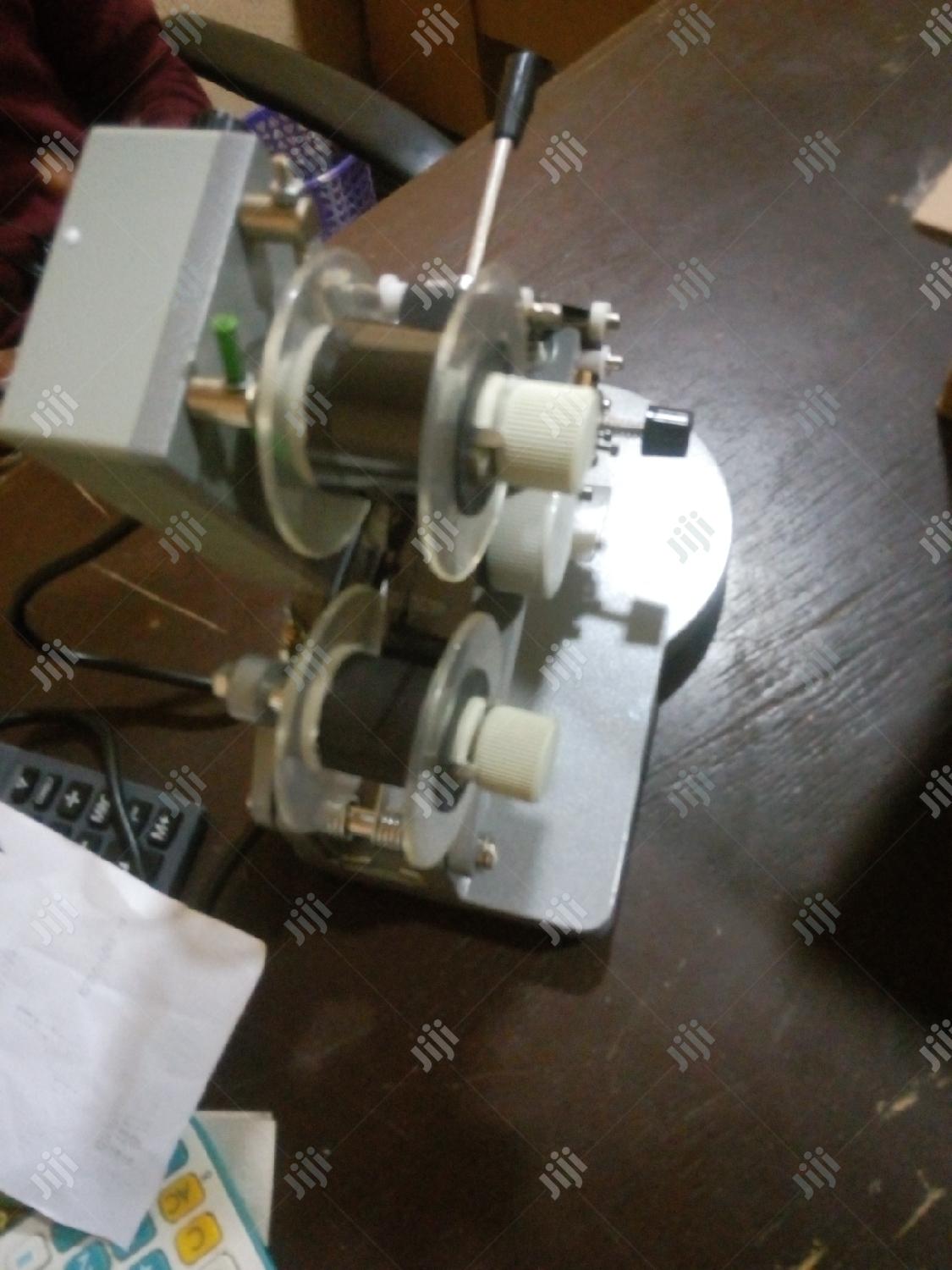 Dy 8 Ribbon Hand Date Coding