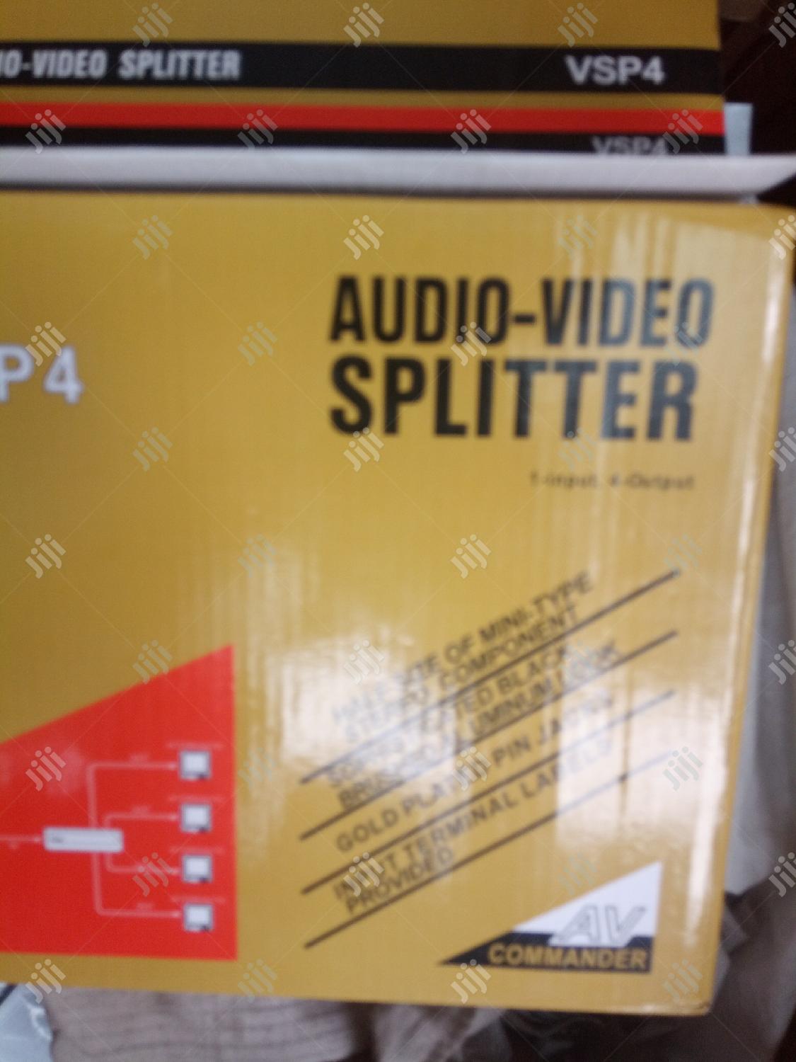 Av Splitter 4way