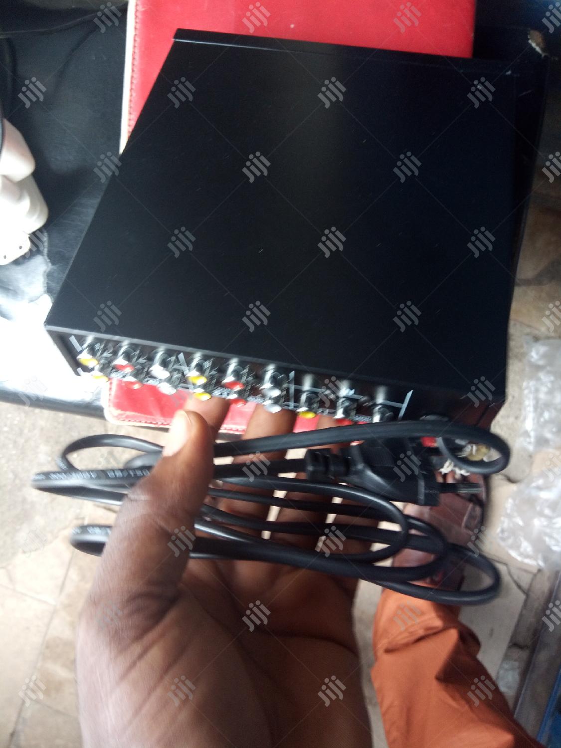 Av Splitter 4way