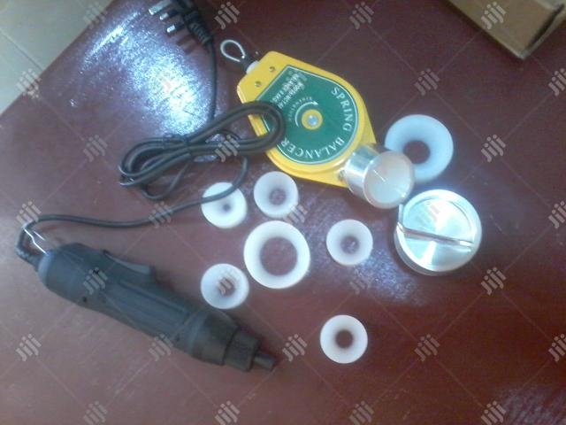 Hand Capping Machine