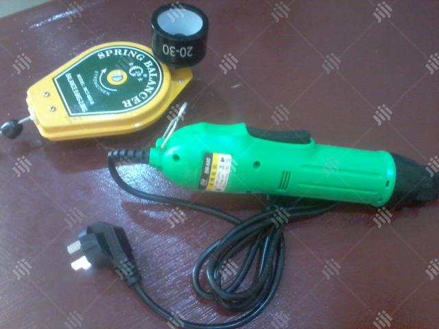 Hand Capping Machine