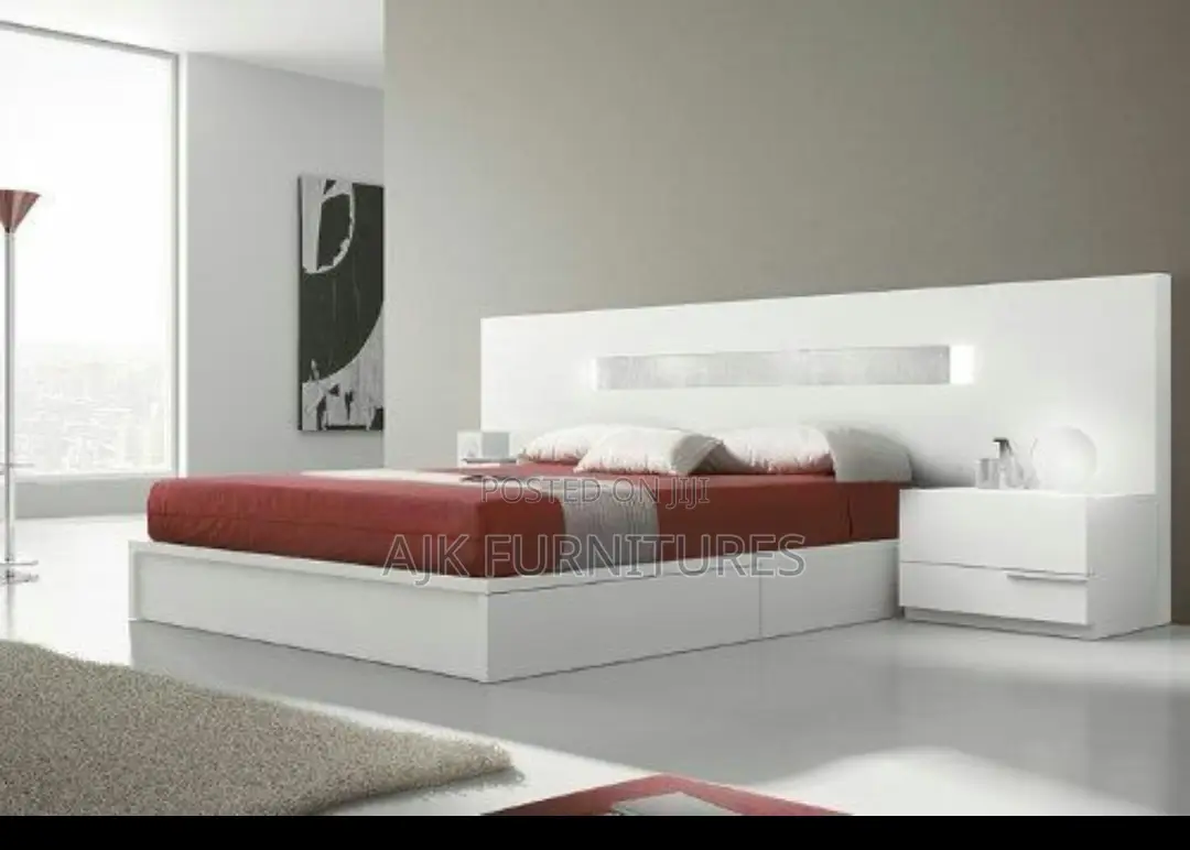 Exquisite 4.5ft Bedframe