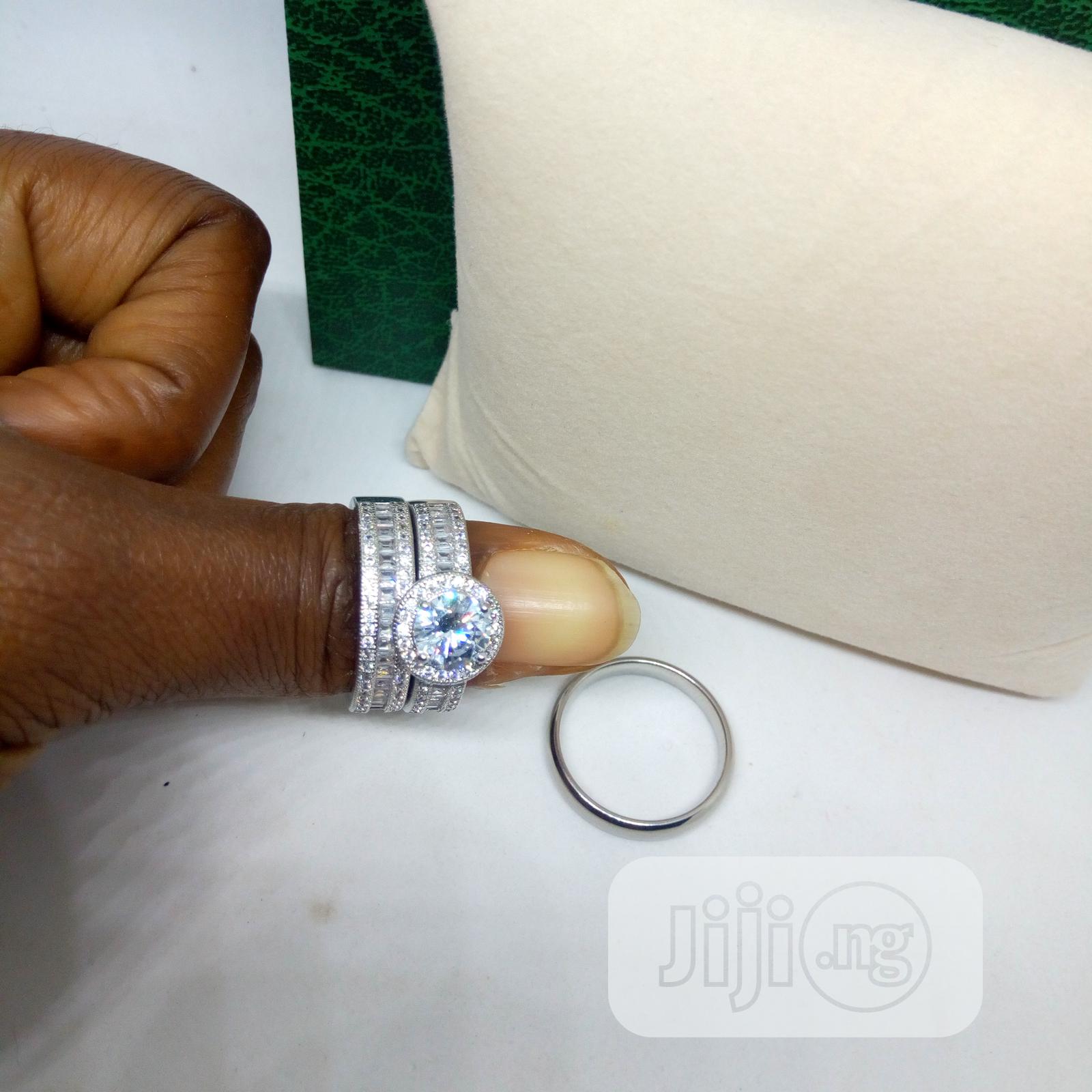 Exotic Couple's Wedding Ring Inside A Ring Box - Silver